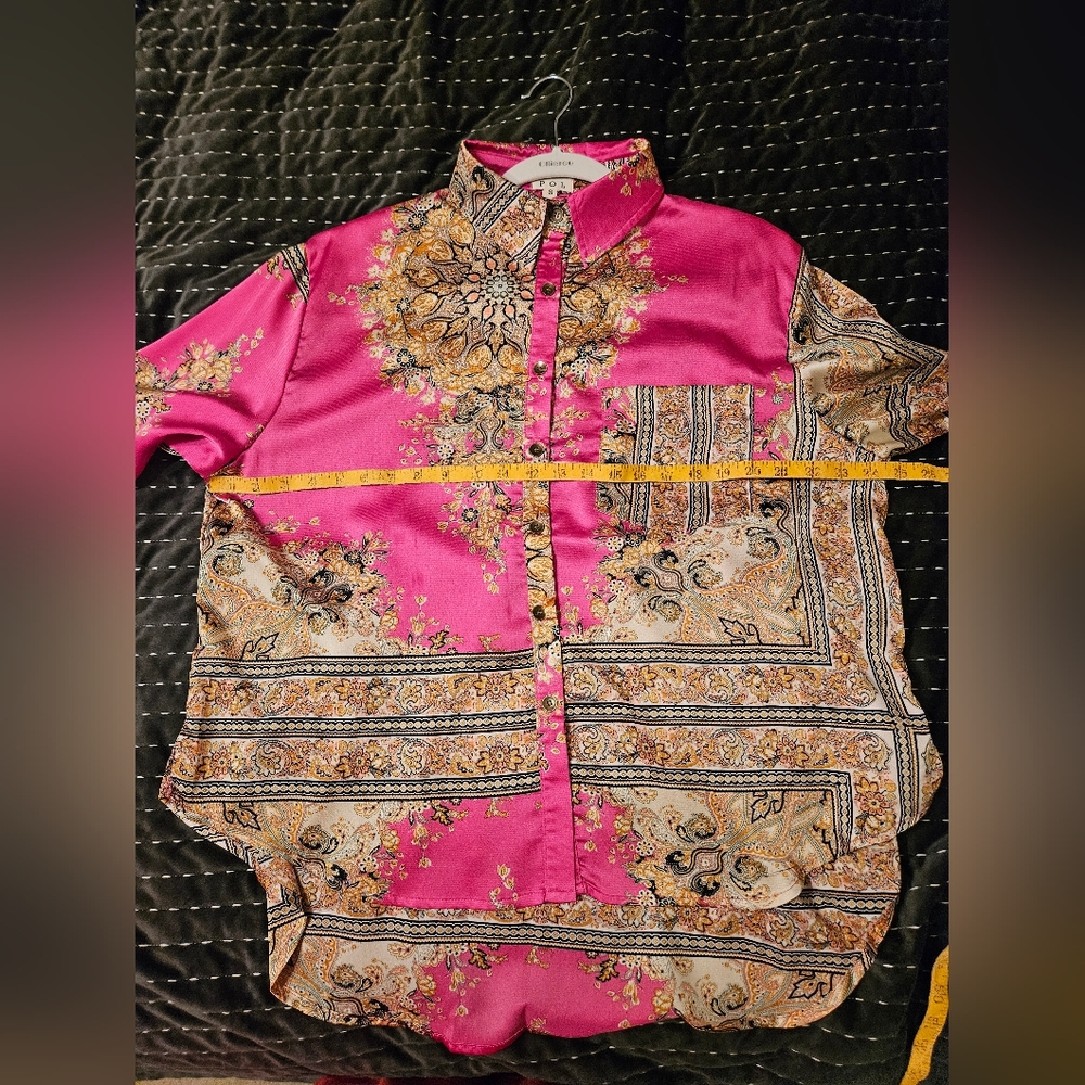 High Low Silk Like Top.  Says Size Small But Fits Like A XL - Picture 6 of 8